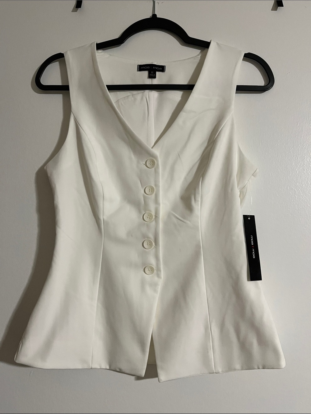 Moa Moa Ivory Sleeveless V-Neck Button Front Top